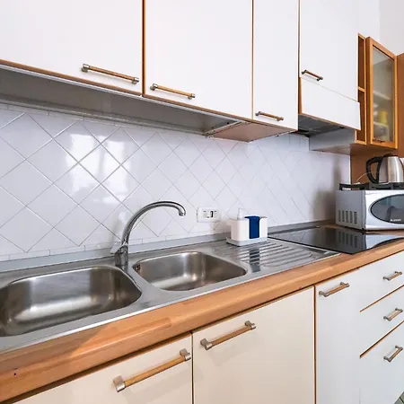 Duomo Flat アパート *